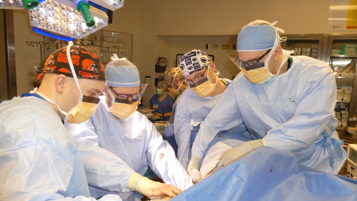 joeclarkmd's tweet image. "Many hands make light work" - glad to have had MS4 @M4tt_Chapman, MS3 @Zachary_Corey_, PGY3 @urodrmike, &amp;amp; PGY4 @UroEccles helping me out on particularly difficult case @PennStUrology