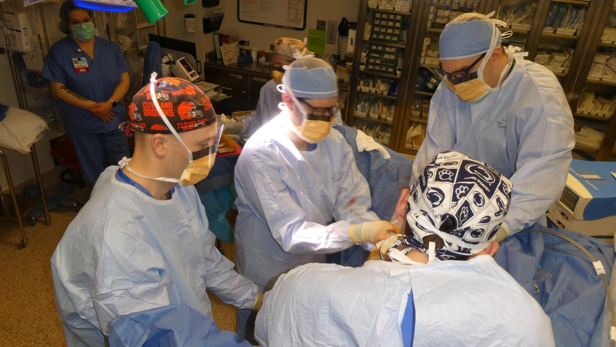 joeclarkmd's tweet image. "Many hands make light work" - glad to have had MS4 @M4tt_Chapman, MS3 @Zachary_Corey_, PGY3 @urodrmike, &amp;amp; PGY4 @UroEccles helping me out on particularly difficult case @PennStUrology