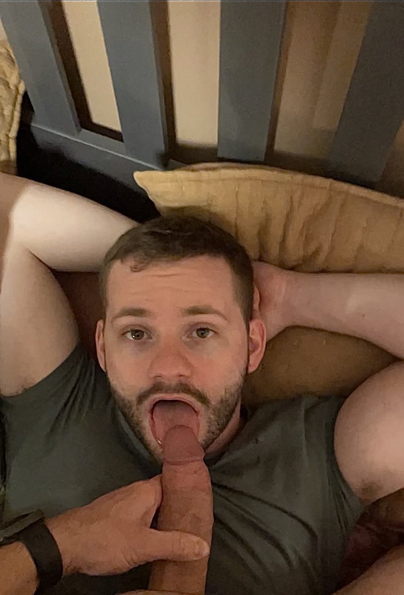 EdgerLukas's tweet photo. If anyone’s wondering what boyfriend dick looks like, it looks like this https://t.co/CFlGWUUHsZ