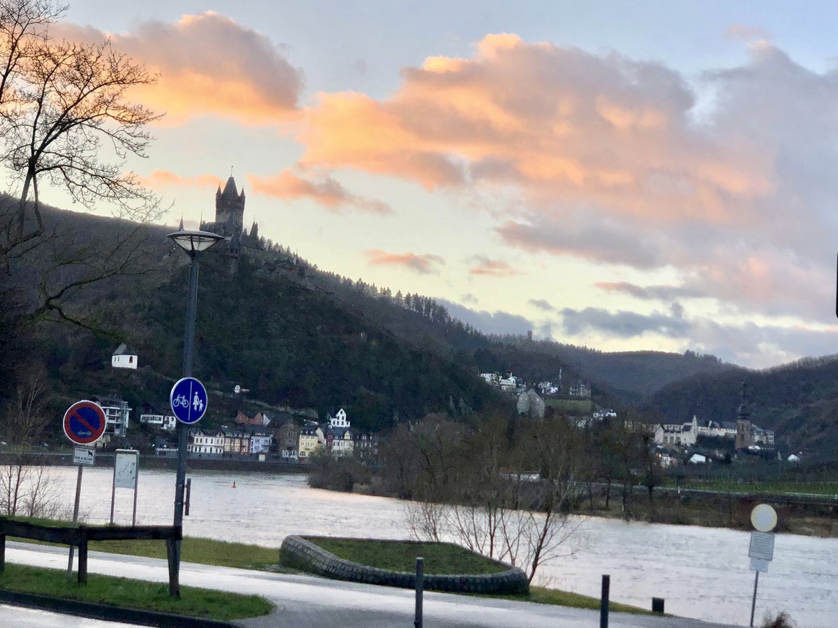 prin0929's tweet photo. In de voetsporen van #Jochem uit #Lochem zijn we neergestreken in #Cochem. https://t.co/QXCBcgeCuf