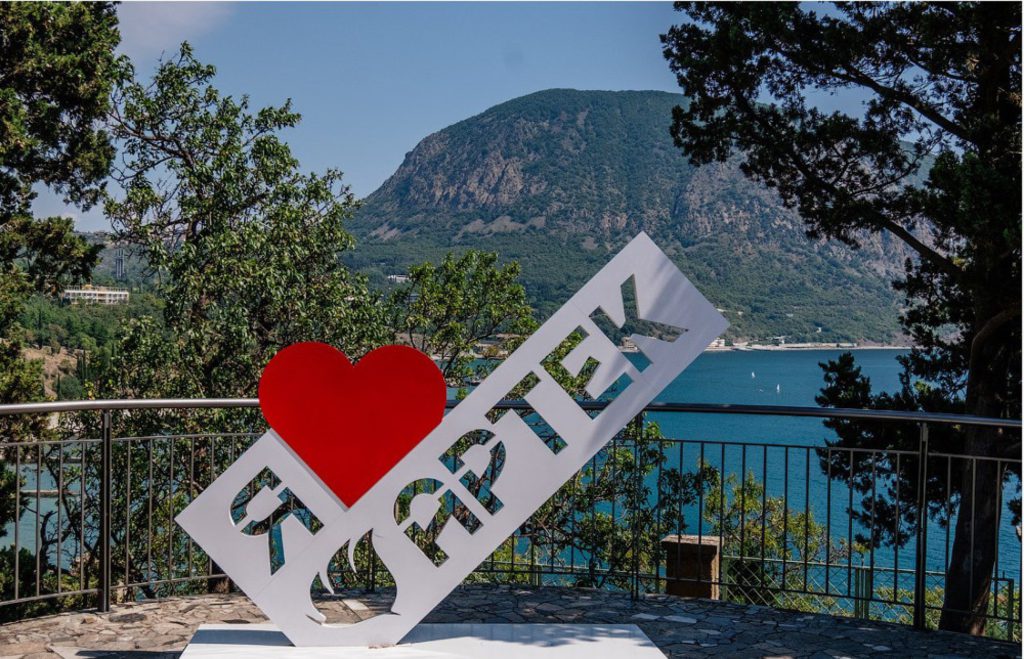 👏🏻 Выиграла поездку в «Артек»
✨Ученица 7 класса Вахтерова Алиса выиграла поездку в «Артек» на 2 смену 2022г. «Штурманы книжных морей» с 13-14.02.2022г. по 05-06.03.2022г.
vk.com/klvadm?w=wall-…