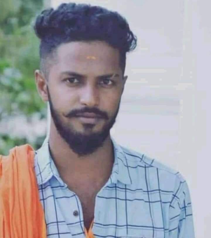 mohithnb's tweet photo. ನೂರಾರು ಹಿಂದೂಗಳ ಮಧ್ಯ ಅಲ್ಲಾಹು ಅಕ್ಬರ್ ಘೋಷಣೆ ಕೂಗಿ ಸೇಫ್ ಆಗಿ ಬಂದಳು ಒಂಟಿ ಮುಸ್ಲಿಮ್ ಹೆಣ್ಣುಮಗಳು.

ಅದೇ 5-6 ಮುಸ್ಲಿಮ್ ಜಿಹಾದಿಗಳ ಮಧ್ಯ ಒಬ್ಬನೇ ಒಬ್ಬ ಕೇಸರಿ ಸಹೋದರ ಬದುಕುಳಿದು ಬರಲಿಲ್ಲ.

😭😭😭 https://t.co/DVaWELkwpc