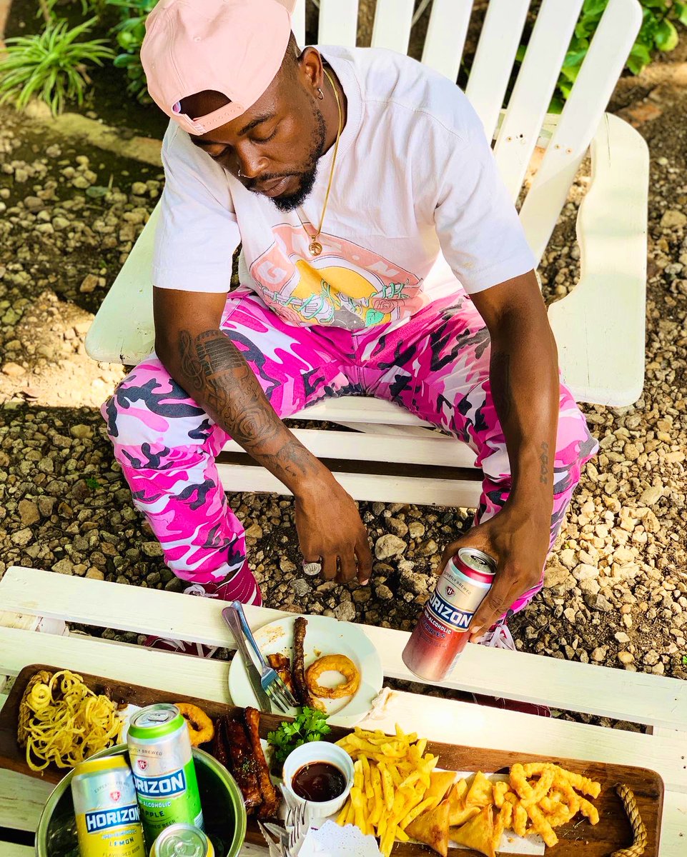 DjCastro_nam's tweet photo. Big week, ready to go support @YeezirN but for now letβs have some lunch while sipping on my favorite non-alcoholic beer. #BrewedFor24seven #BrewedForSummer @Horizon_nam https://t.co/Z4nzgcyCsv