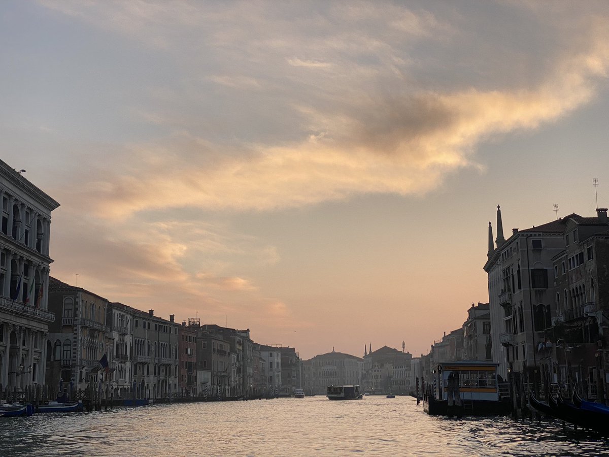 IsleofWrite's tweet photo. Made it to beautiful Venice for a Half Term family mini-break - no thanks to @British_Airways who cancelled our flight with less than 24hrs notice 😱 No explanation, telephone line unmanned/unanswered. Next flight offered was 3 days later (just B4 our flight home) #BritishAirways https://t.co/0SrRd5a21j