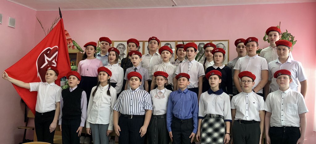 ЮнАрмецский отряд ГБОУ СОШ №3 пгт Безенчук «ПАТРИОТЫ» поздравляет всех мужчин с Днём Защитника Отечества!!