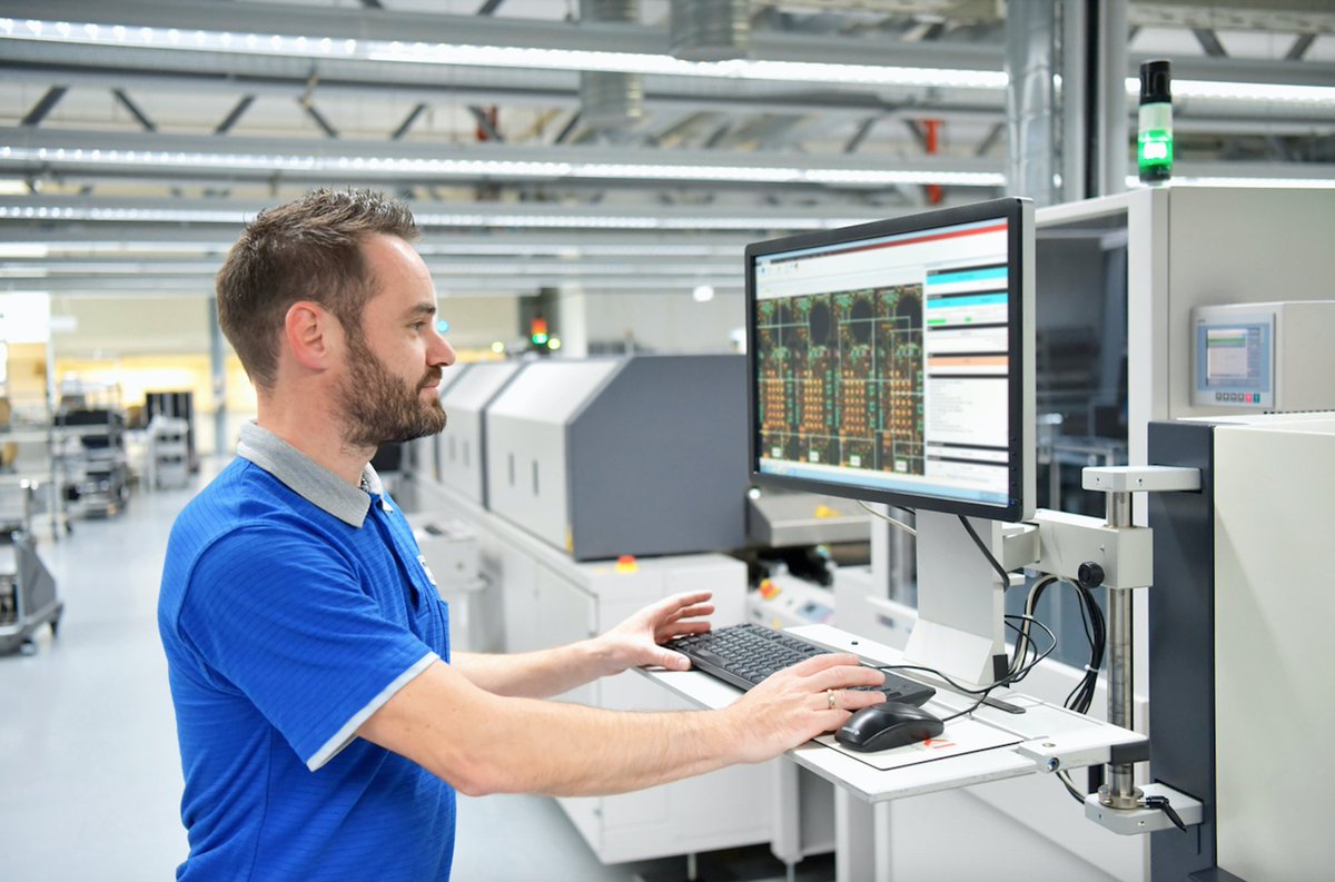 ZenootUK's tweet photo. UK Manufacturing - The Facts 2022

🏭 Output worth £183bn to economy
👩‍🔧 Providing 2.5m jobs
🇬🇧 9th largest manufacturing nation
✈️ Accounts for 64% of all UK R&amp;D
👨‍🔧 and 15% of all UK business investment

➡️ See more at: https://t.co/6GfpG1JWfd

#UKmfg #Manufacturing #Engineering https://t.co/H7lzNRPRM3