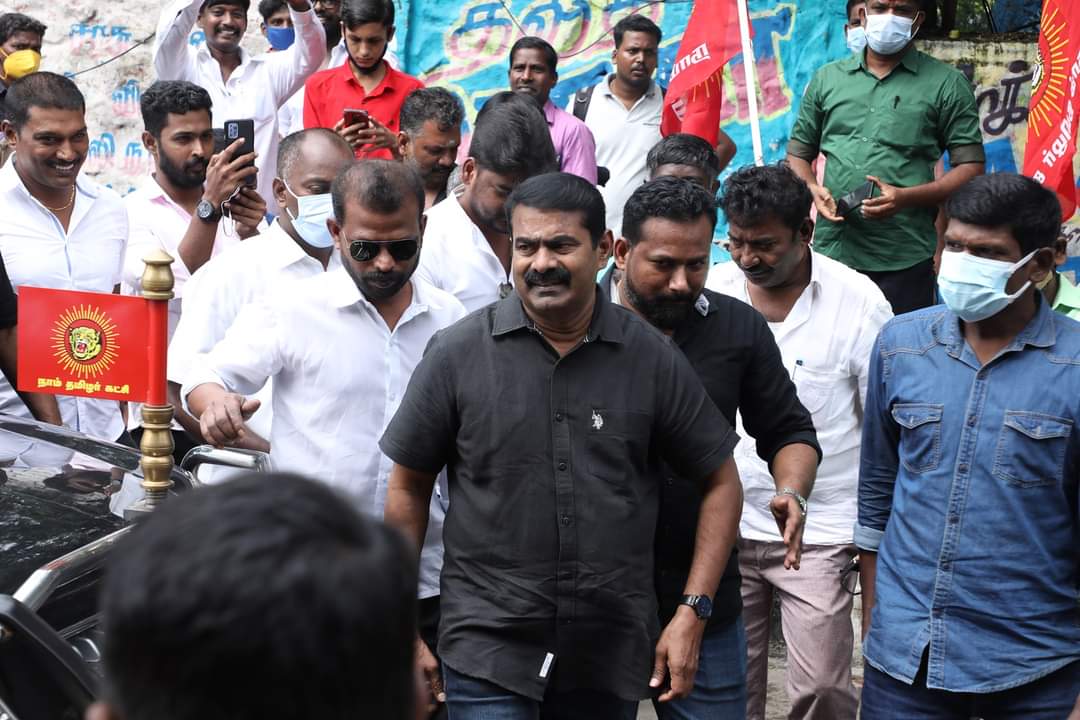 Sunandhaspeaks's tweet photo. இனம் வீழ்ந்ததும் தெற்கே தான்.. 

எழுவதும் தெற்கே தான்.. 

தெக்கே நாம் பயணத்தை ஆரம்பிக்கிறோம்... 
#RiseOfNTK https://t.co/fQMFJIkMru