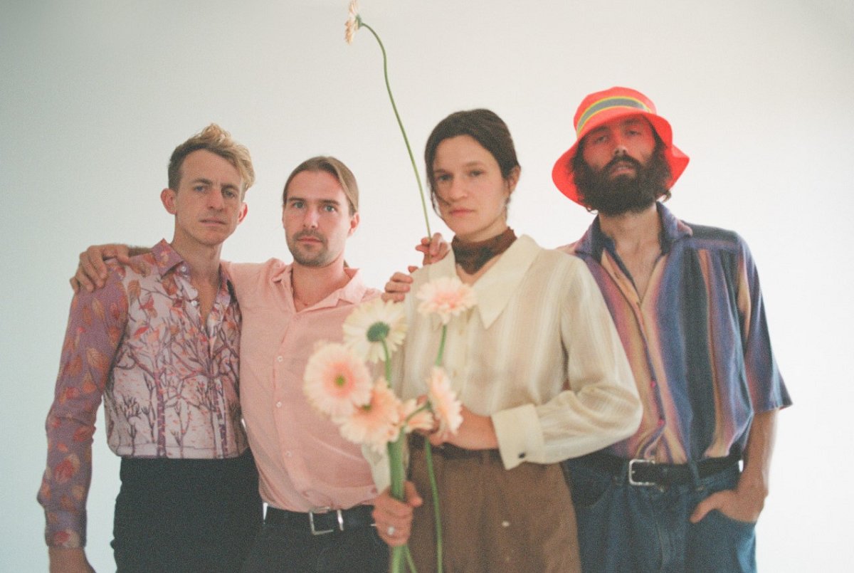 TopGusExtra's tweet image. IT’S A LITTLE BIT MAGIC
@GusIglesiasR3 se ha quedado fascinado con el flamante nuevo álbum de BIG THIEF y ha rebuscado en toda la discografía de la banda de Adrienne Lenker para seleccionar sus mejores y más emocionantes canciones.
Solo en @Radio3Extra
▶️rtve.es/play/audios/to…