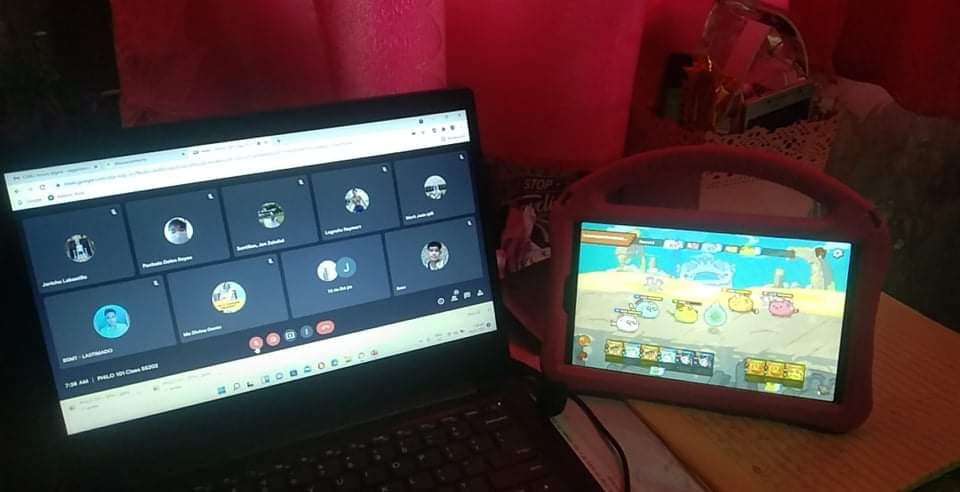 MIKAEL071297's tweet photo. @officialAAPH @AxieInfinity @Psycheout86 @Jihoz_Axie My online class. while playing axie infinity alright,😂😂😂😅 https://t.co/3qoVpw4bpJ