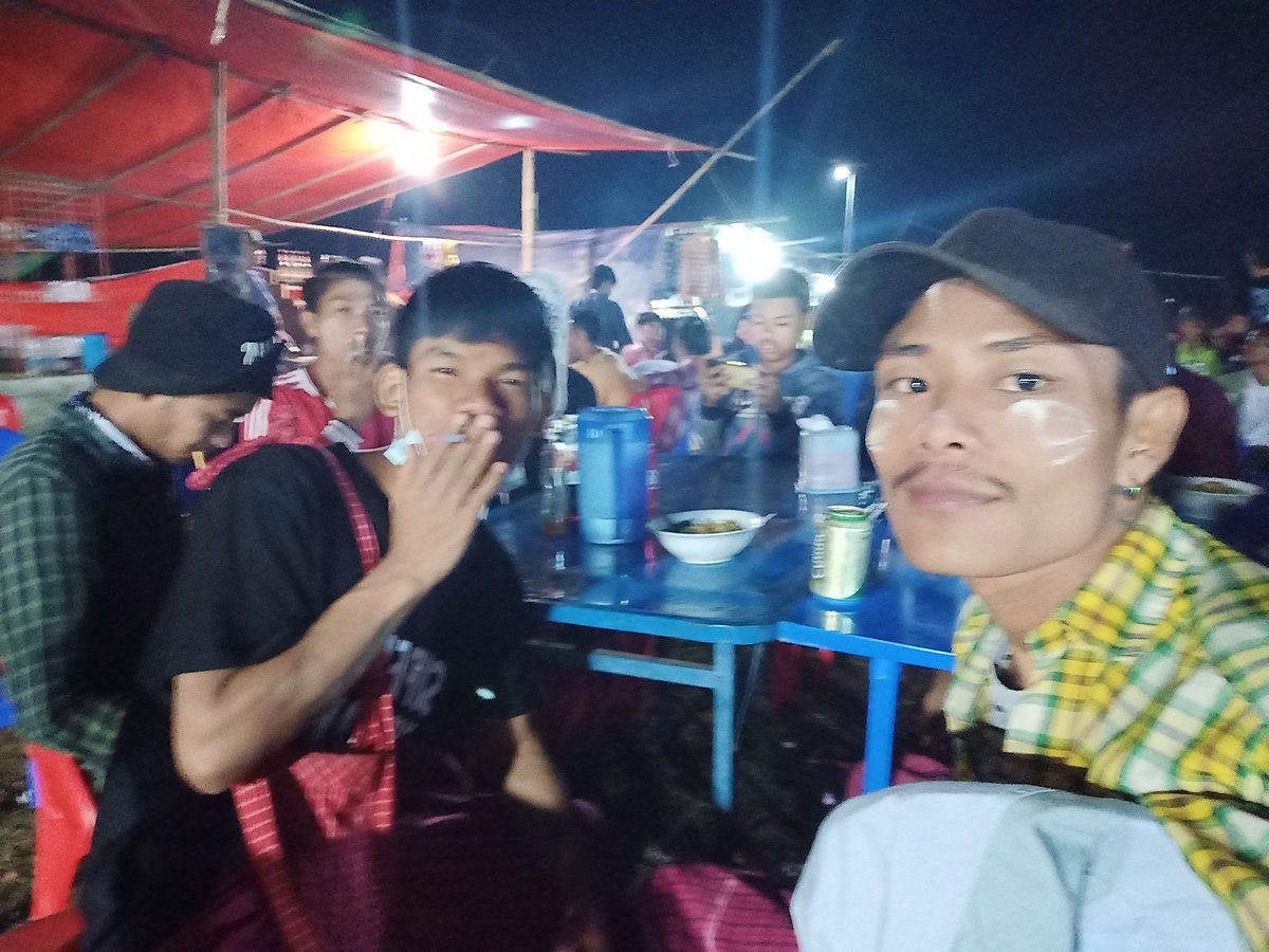 SumitSu31849971's tweet photo. ပြဲးေရာက္ https://t.co/YgQpqidYFZ