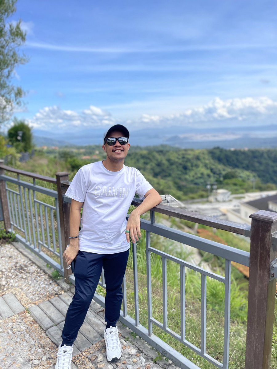 ngiruf's tweet photo. First time having this as a background! Nice weather yeah https://t.co/d28P2qqYjF