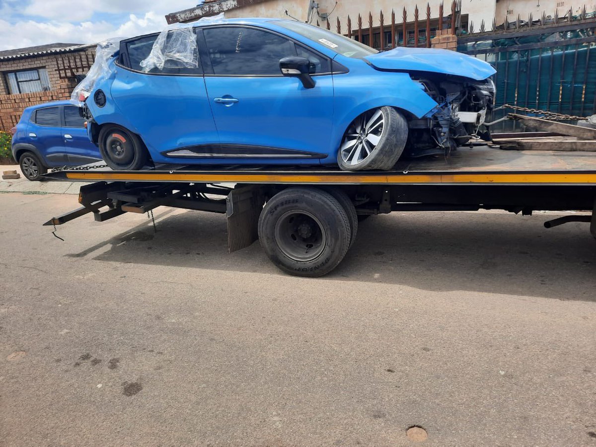 SparesRenault's tweet photo. 2015 Renault clio 4 900T dynamique stripping for spares 

Call or WhatsApp 0651637723 https://t.co/PTWI1W6nIz