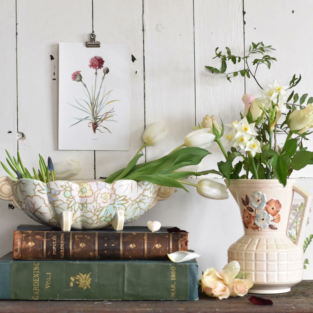 Good morning 🌄 A curated collection of beautiful vintage florals which have recently been added to our online shop {link in bio} Pop over to explore our collections &amp; see what's on offer 🌷 #vintagestyle #vintageflorals #flowers #vintageshop #vintagebooks #vintageinteriors