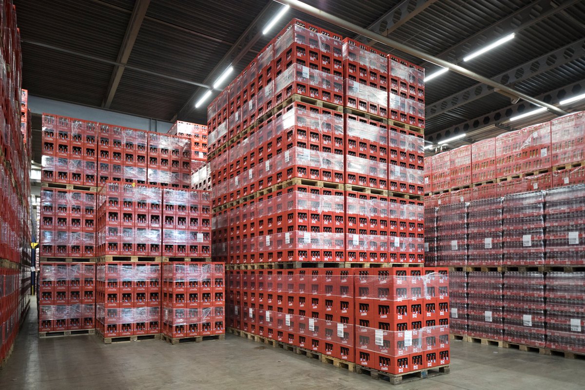 Tout comme nos clients du secteur de la restauration et de l’événementiel, nous avons également dû accepter une baisse des ventes au cours de la deuxième année de la pandémie. Communiqué de presse concernant la marche des affaires 2021 du Groupe Rivella:  rivella-group.com/fr/medias/comm…