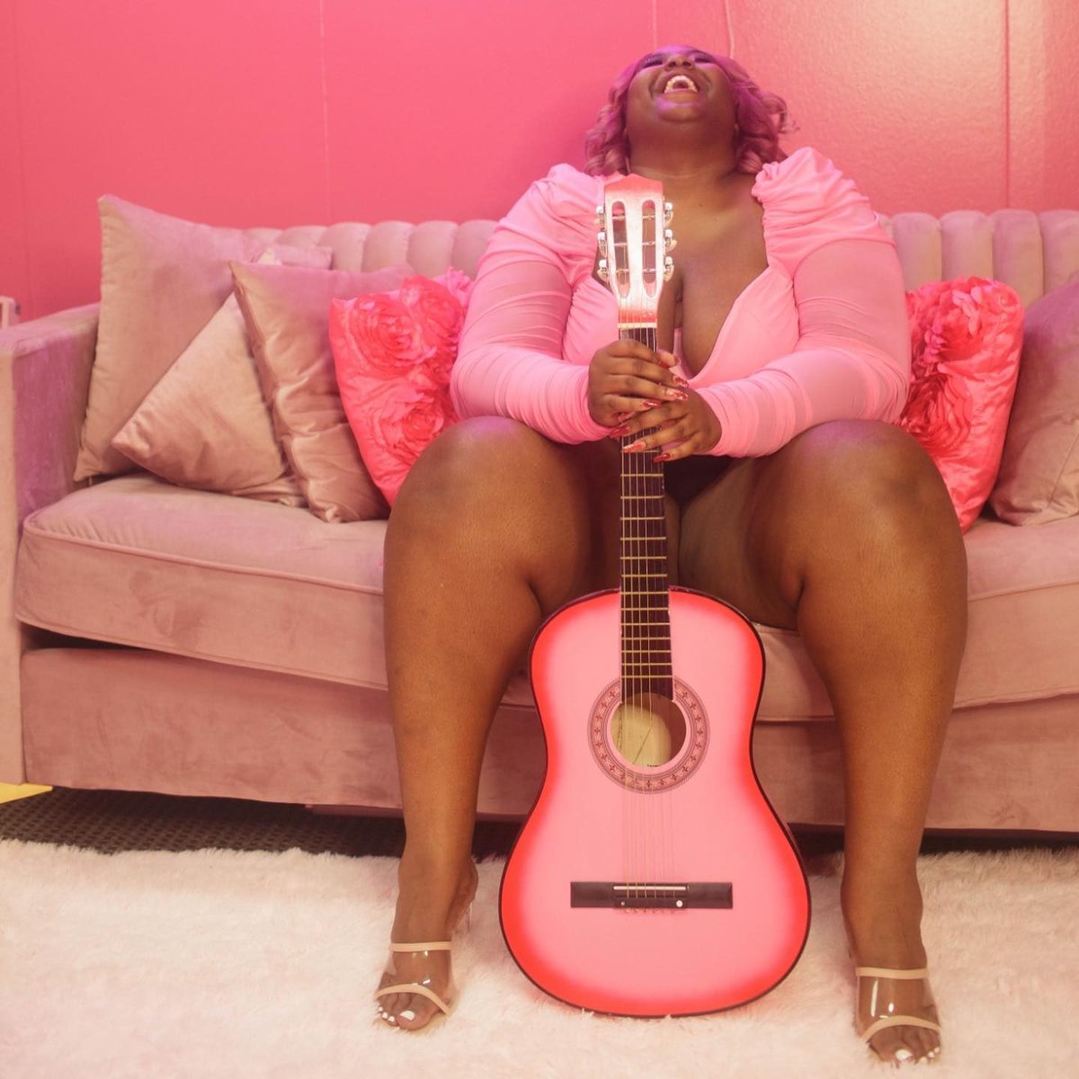 ExplodePodcast's tweet image. What s your favourite song that just gets you weak on the knees? #ExplodePodcast #ExplosiveContent #BigBoys #music #plussize