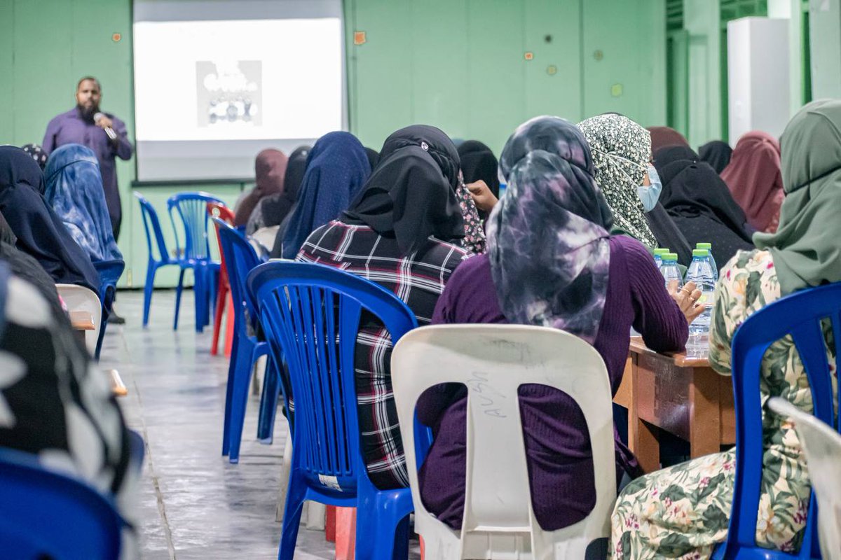 ManadhooCouncil's tweet photo. ނ. މަނަދޫ ކައުންސިލާއި ޖަމިޔަތުއްސަލަފް ގުޅިގެން 17 ފެބްރުއަރީ 2022 ވަނަ ދުވަހުގެ ރޭ ކުރިއަށް ގެންދެވުނު'ދަރިން ތަރުބިއްޔަތު ކުރުން' ސެޝަންގެ ތެރެއިން. @JAMIYYATHSALAF https://t.co/TQ5sYrguld