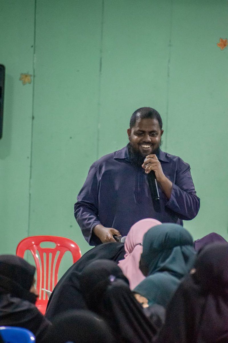 ManadhooCouncil's tweet photo. ނ. މަނަދޫ ކައުންސިލާއި ޖަމިޔަތުއްސަލަފް ގުޅިގެން 17 ފެބްރުއަރީ 2022 ވަނަ ދުވަހުގެ ރޭ ކުރިއަށް ގެންދެވުނު'ދަރިން ތަރުބިއްޔަތު ކުރުން' ސެޝަންގެ ތެރެއިން. @JAMIYYATHSALAF https://t.co/TQ5sYrguld