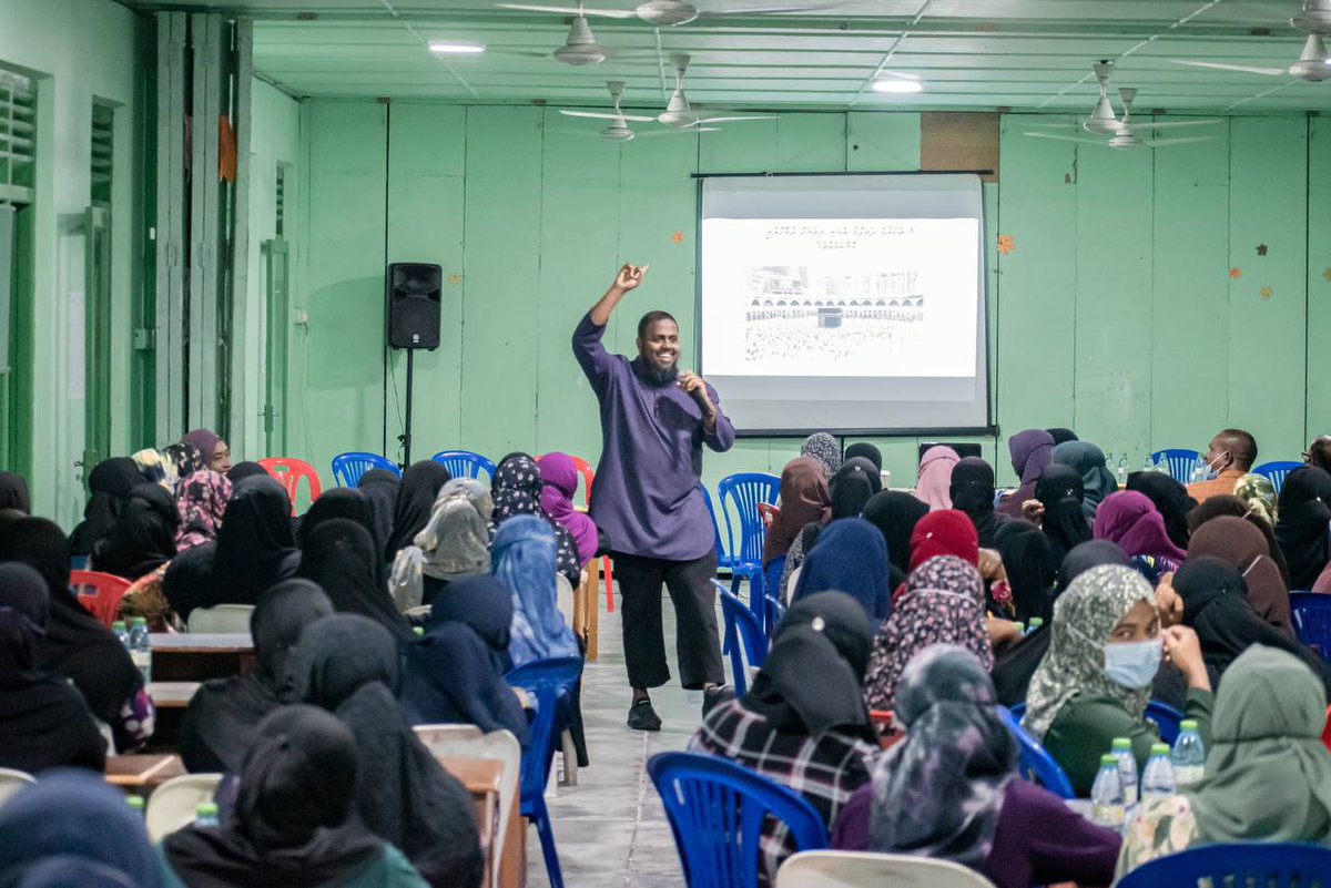 ManadhooCouncil's tweet photo. ނ. މަނަދޫ ކައުންސިލާއި ޖަމިޔަތުއްސަލަފް ގުޅިގެން 17 ފެބްރުއަރީ 2022 ވަނަ ދުވަހުގެ ރޭ ކުރިއަށް ގެންދެވުނު'ދަރިން ތަރުބިއްޔަތު ކުރުން' ސެޝަންގެ ތެރެއިން. @JAMIYYATHSALAF https://t.co/TQ5sYrguld