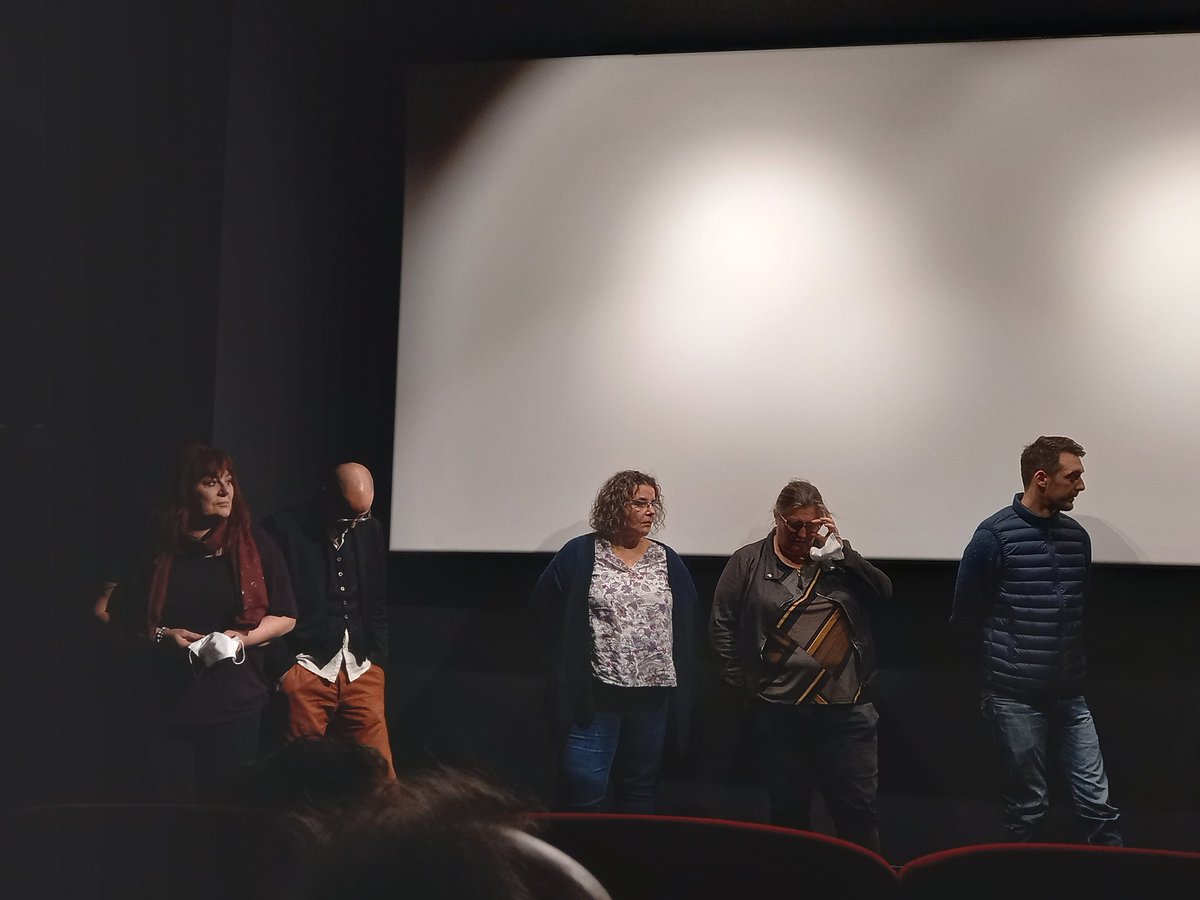 YannBreheret's tweet image. Invasion de Gilets jaunes hier soir au cinéma les @3Luxembourg  pour l'avant-première du film d'Emmanuel Gras dont ils sont les héros et à qui il donne un visage et une voix. #UNPEUPLE