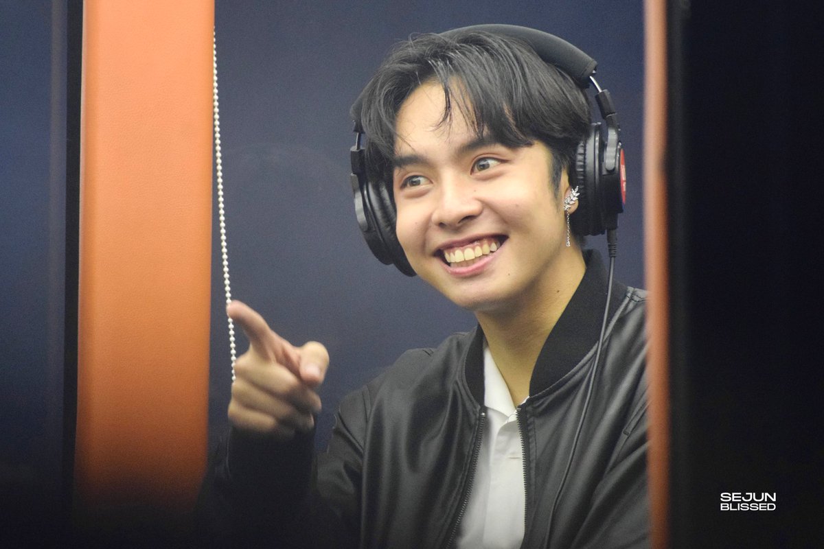 sb19trashnim's tweet photo. "ah ikaw yun? yung di nakapunta sa wish bus live ng SB19?" https://t.co/hqmStbWGDo