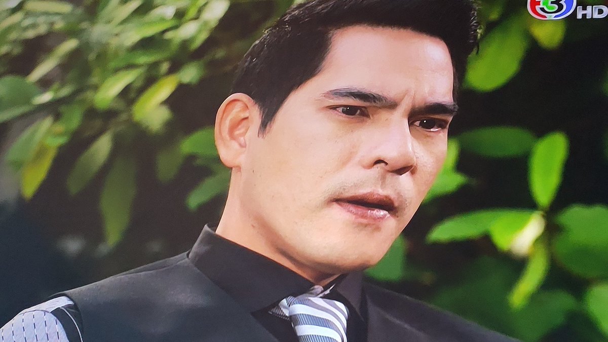 Low90682972's tweet photo. #ดอกไม้ใต้เมฆรีรัน หล่อ หล่อ กล่อมากกกกกกก https://t.co/ltPFmmF0va