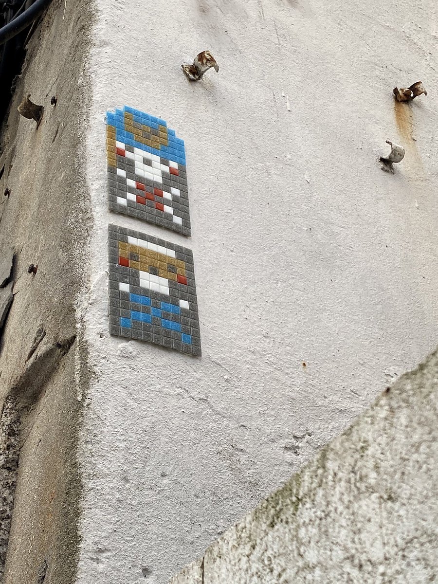 xerionxerion's tweet photo. A rúa da Torre xa está preparada para o #Entroido: #Peliqueiro e #Choqueiro!
#acoruña #coruña
#streetart #pixelart
#xerion #FreeXerión
P.D A pomba estache tamén ben fachendosa https://t.co/oOhj0d55XG