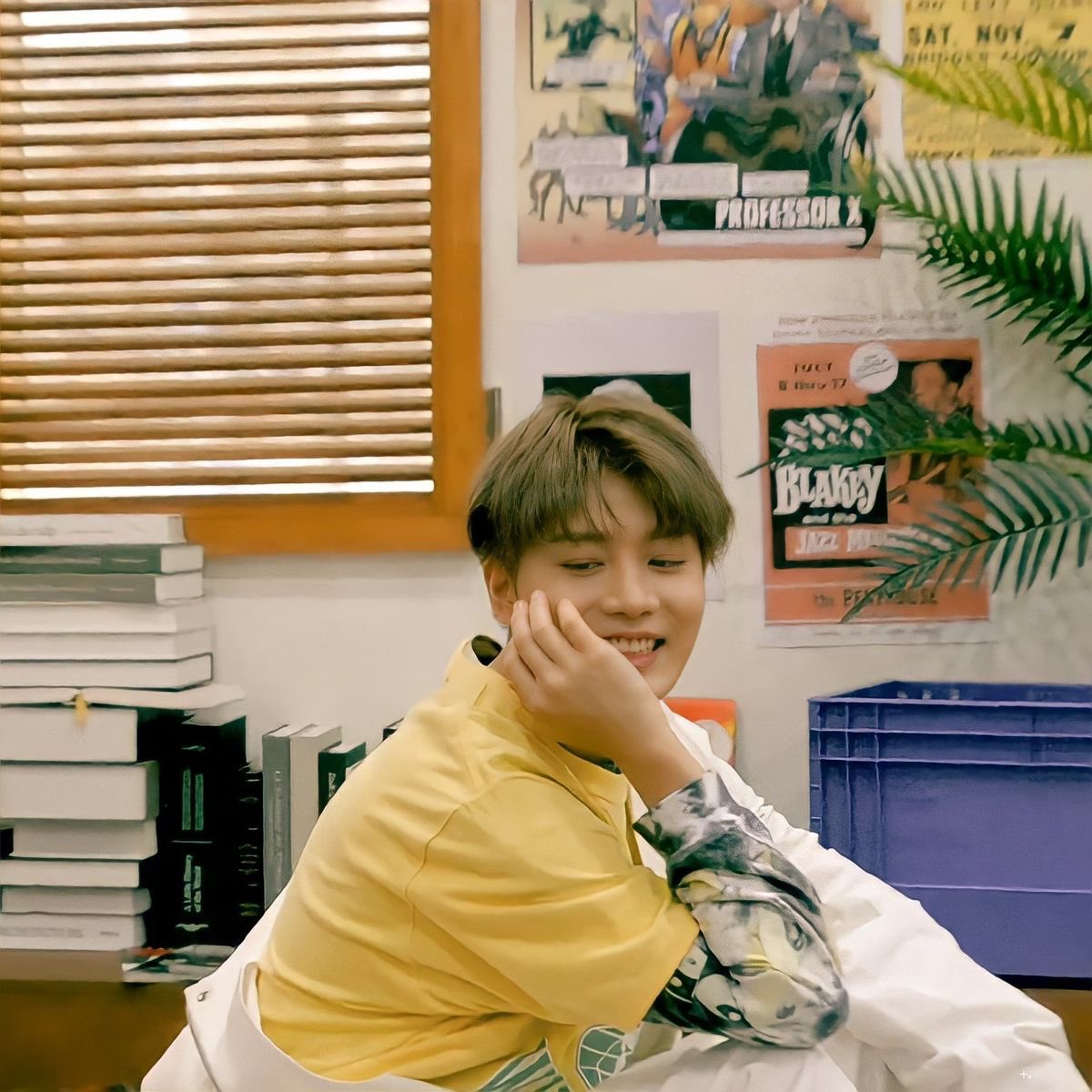 LinhV46990850's tweet photo. Taeil smile🧡
Taeil best boy💛
Taeil star 💚
Taeil best hyung #AlwaysWithMoonTaeil https://t.co/5PD9mDmdo2