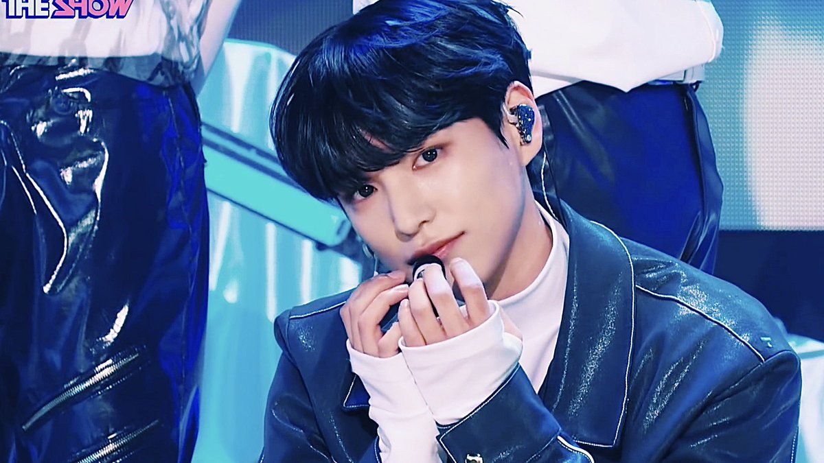 VICTON_V7A's tweet photo. 빅톤 (VICTON) - Chronograph (크로노그래프) 교차편집 (Stage Mix)

https://t.co/I2kALIzXaQ

#VICTON #빅톤
#Chronograph #크로노그래프
#교차편집 #StageMix https://t.co/bvYzqPsUdk