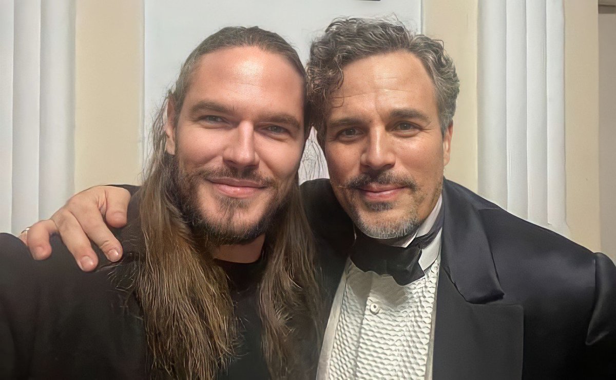 MarkRuffaLovers's tweet photo. Mark Ruffalo's look in "Poor Things" 😯🔥🤤💞

#MarkRuffalo #PoorThings #ruffalovers https://t.co/FYH8xFhgPe