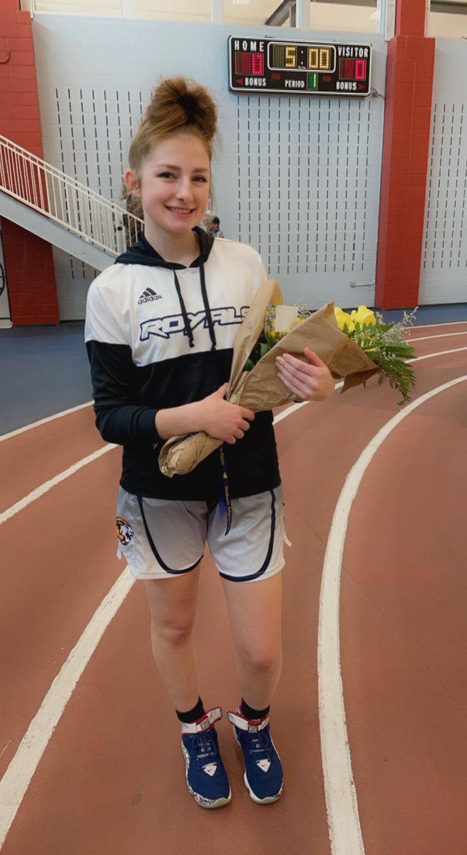 MrsAmaning's tweet photo. Senior night! #mygirl #shesahooper https://t.co/Xeylg0OlFz