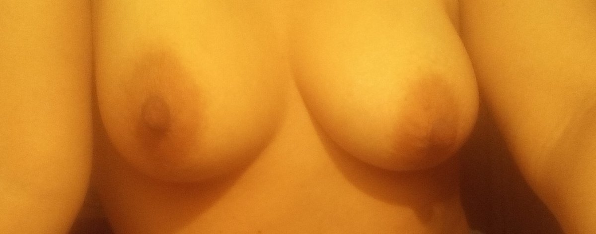 lucy69772117's tweet photo. Hoy es noche de tetas #TetasCoquetas #tetaspequeñas https://t.co/7sQjzWpjKd