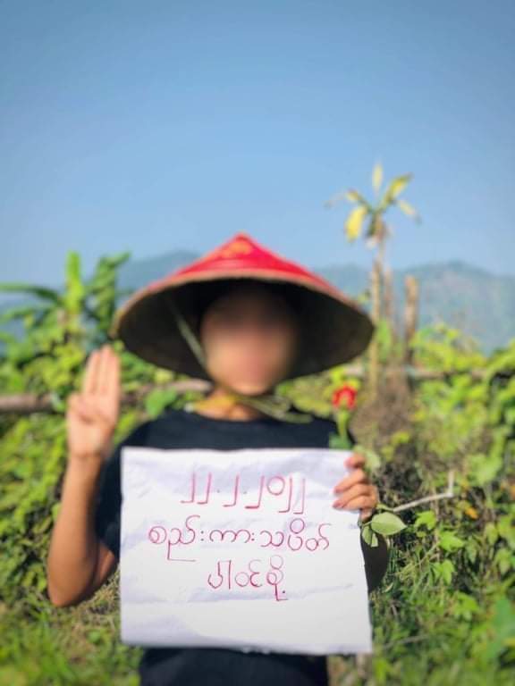 pzl_jourlm's tweet photo. #LaungLone : Courageous youths staged 222222 reunion march protest against the military regime under colourful sunshine .

#222222MyanmarStrikes
#2022Feb22Coup 
#WhatsHappeningInMyanmar https://t.co/x3qbJ0gA65