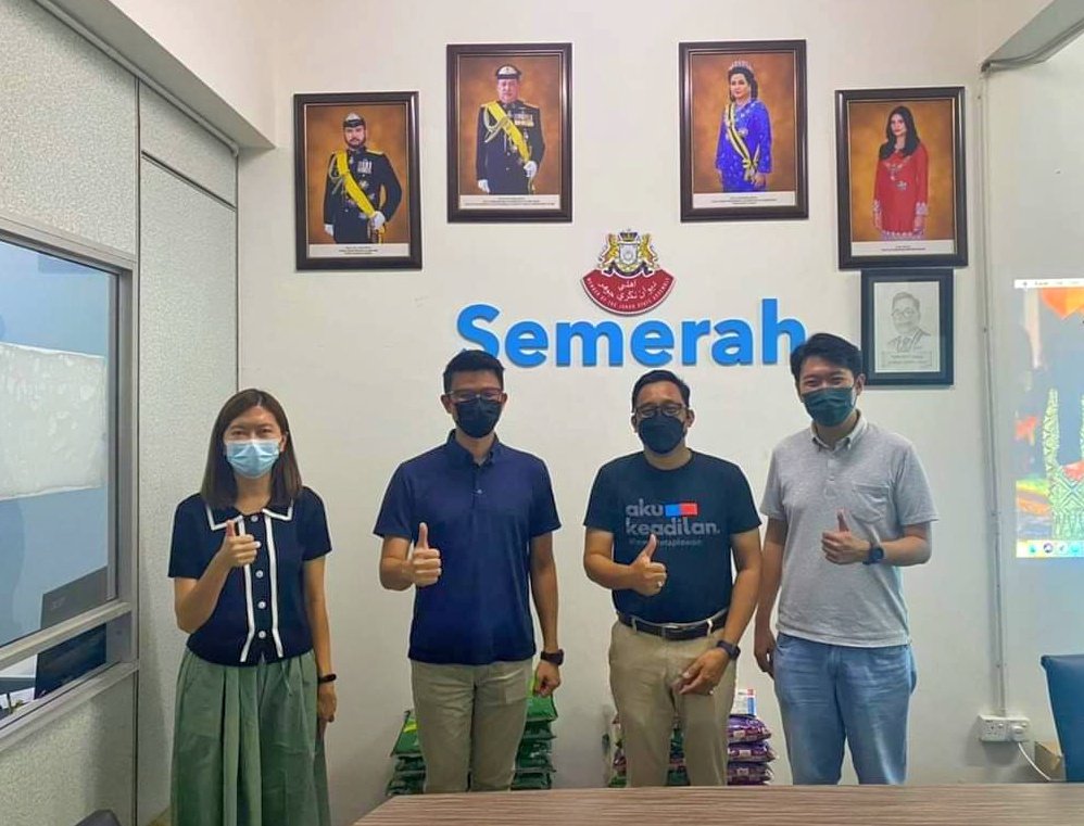 SandreaNg's tweet photo. Bincang gerak kerja kempen dgn penyandang DUN Semerah Sdr @MohdKhuzzan utk mempertahankan kerusi signifikan ini yang menjadi DUN angkat bagi KEADILAN Perak. #PRNJohor #JohorBangkit https://t.co/O3Bd4OeB2X