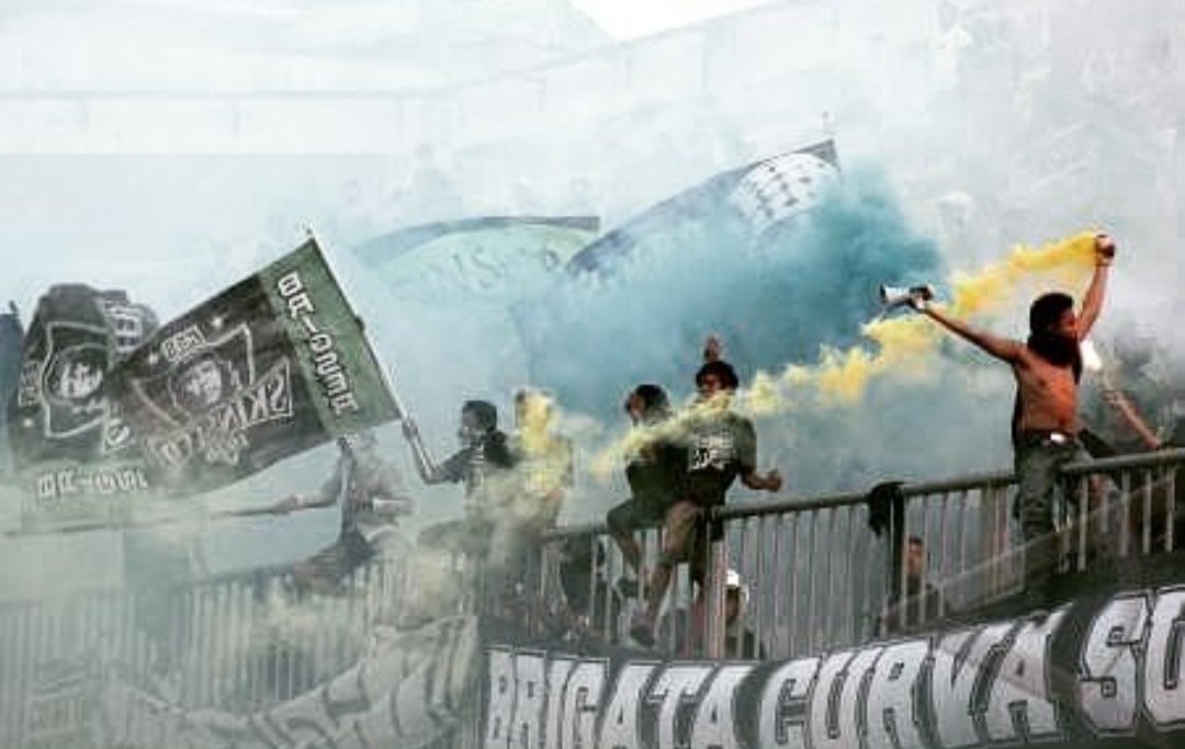 Skinsfer1976's tweet photo. Selamat 12th keluarga @brigser_1976 #ST12UGGLE https://t.co/lPiLDeFam9