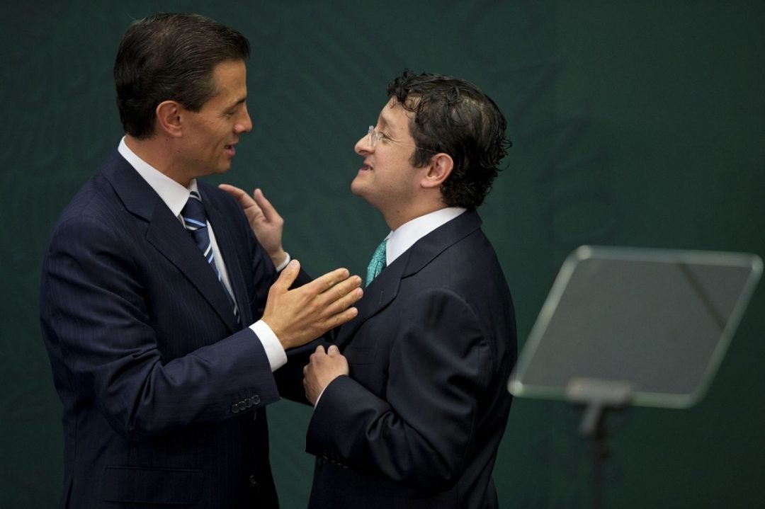 pantojah's tweet photo. @leogarciamx @lajornadaonline Es la versión de #VirgilioAndrade en la #4T, son lo mismo.
#HoustonGate #JoseRamonLopezBeltran3 #MorenaCuevaDeLadrones #CuantoGanaElBodoque https://t.co/goQRwLM9cT