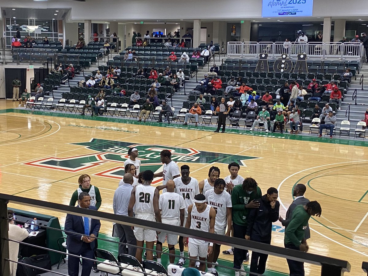FcaMvsu's tweet photo. FCA in attendance tonight at @MVSUBASKETBALL senior night🟢🔴 congratulations to all the seniors who played their last home game tonight❗️ @FcaMvsu @MauriceLLawson https://t.co/0sJcPQ1YQK