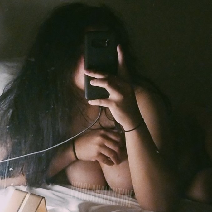 V I O L A (18+)’s pics and videos