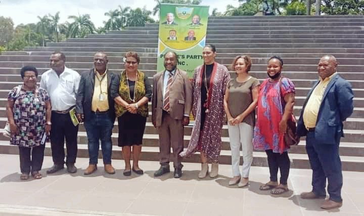 MartynNamorong's tweet image. One for the history books:
People's Party founded by Enga Governor Chief Sir Peter  Ipatas has endorsed four women to contest all four seats in the nation's capital in the upcoming elections. 
#PNG #Election2022 #PawaMeri #LidaMeri 
📸 credit: Pascoe Official