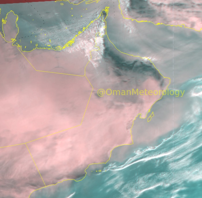 انتشار السحب المنخفضة على محافظات مسندم والبريمي والظاهرة وأجزاء من سواحل مسقط وسواحل الوسطى مع وجود وانتشارالغبار والعوالق الترابية على المناطق الصحراوية والمكشوفة لمحافظات الوسطى وظفار والظاهرة وسواحل بحر العرب وسواحل بحر عمان قد تؤدي الى انخفاض في مستوى الرؤية الأفقية