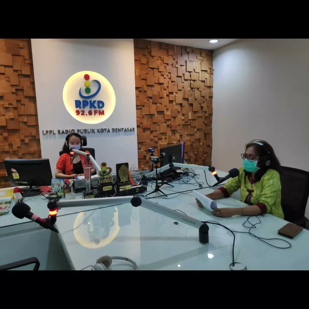 YRS_Bali's tweet photo. Hari ini dr. Luh Putu Upadisari (Direktur YRS) telah melakukan live di @radiopublikkotadenpasar, 92.6 FM. Acara berjalan lancar dan happy ,😇🙏🥳 https://t.co/7YDmXYgqMI