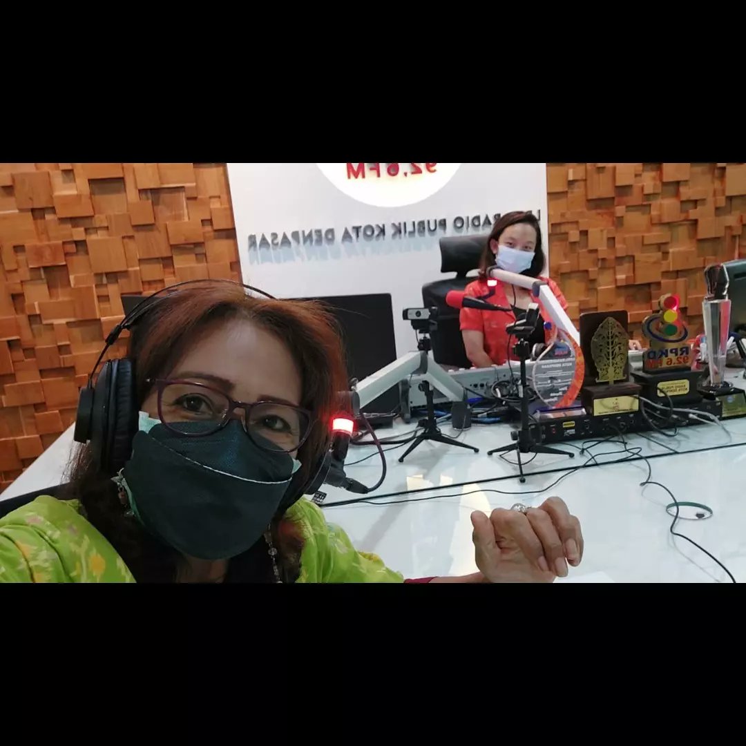 YRS_Bali's tweet photo. Hari ini dr. Luh Putu Upadisari (Direktur YRS) telah melakukan live di @radiopublikkotadenpasar, 92.6 FM. Acara berjalan lancar dan happy ,😇🙏🥳 https://t.co/7YDmXYgqMI