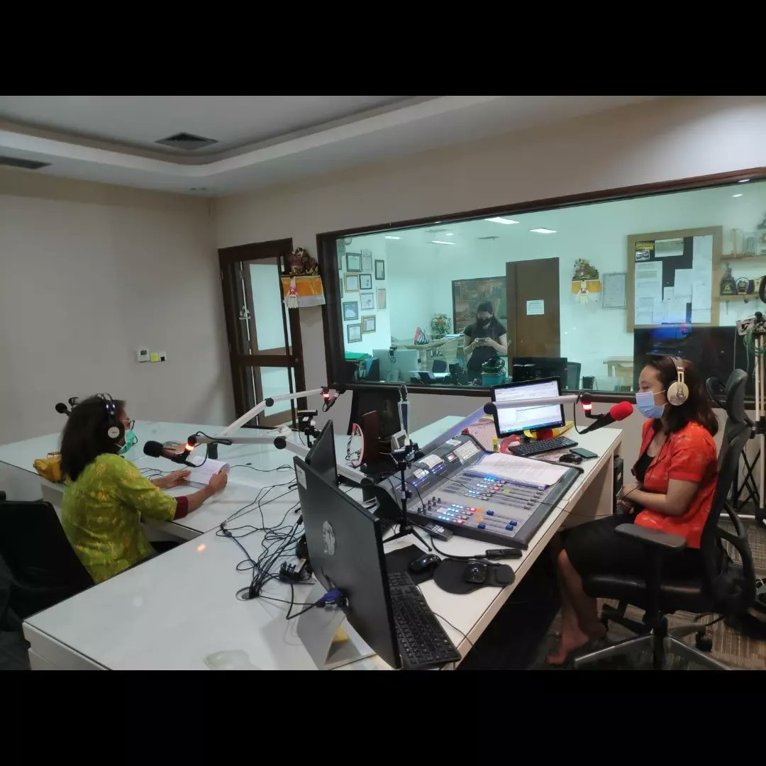 YRS_Bali's tweet photo. Hari ini dr. Luh Putu Upadisari (Direktur YRS) telah melakukan live di @radiopublikkotadenpasar, 92.6 FM. Acara berjalan lancar dan happy ,😇🙏🥳 https://t.co/7YDmXYgqMI
