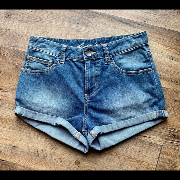 So good I had to share! Check out all the items I'm loving on <a href="/Poshmarkapp/">Poshmark</a> from <a href="/ermomto3/">Jennifer</a> #poshmark #fashion #style #shopmycloset #juicycouture #ruggine #londonjean: posh.mk/EyVzz32uQnb