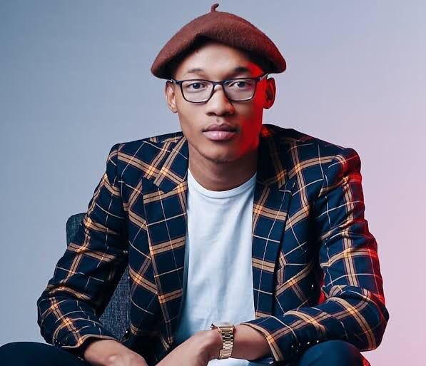 METROFMSA's tweet photo. #CelebCatchUp : Singer, songwriter @sinomsolo on his epic rise.
#TheMorningFlava
@moflavadj @owenhannie @melbala https://t.co/BjDdX0tBmj