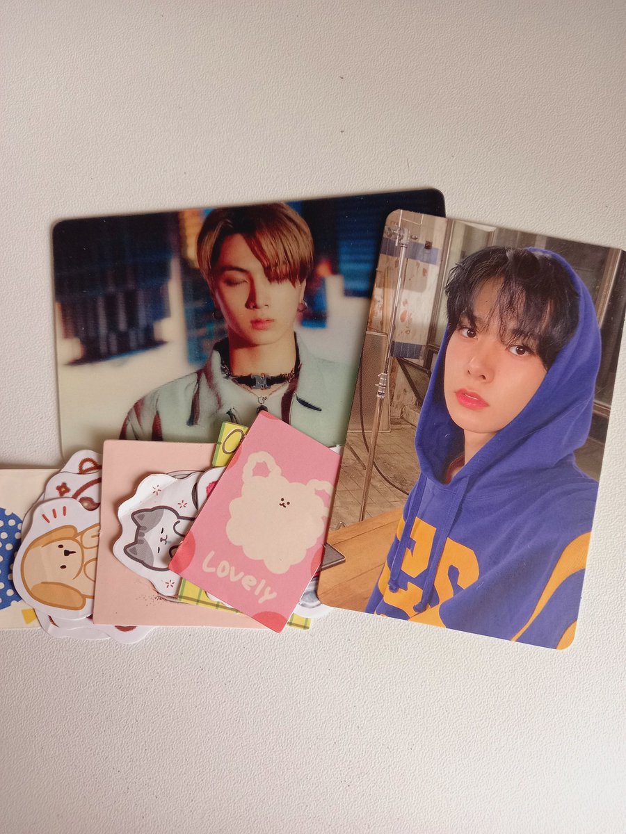 http_junghsk's tweet photo. the long wait is finally oveer!!! hee hoodie came home todaaaay!!! may kasama pang jay π thank you so much @snpuing_bns super bait and nag uupdate pa rin kahit na pa ship na nyaaaa tysm pooo π₯° #snpuingproofs https://t.co/zUvTAhcC3k