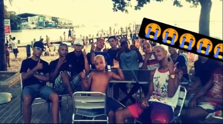 Lorenarzo's tweet photo. Olhar essa foto, passa um filme na minha cabeça 😭  tantos amigos de infância que hoje não está presente mais por causa dessa vida 😭
É muito dolorido olhar e ver as pessoas que sobrou dessa galera 😭
Independente de qualquer facção éramos todos irmãos 😭 única foto com todos 💔 https://t.co/XWNZRRcGv0