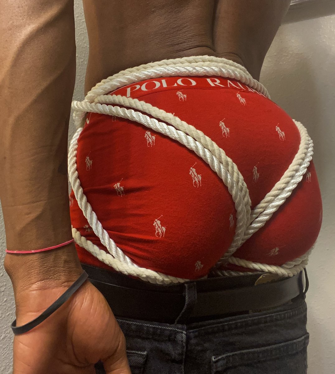 VEGASAlBOT's tweet photo. candy apple red https://t.co/mw01PFvAbu
