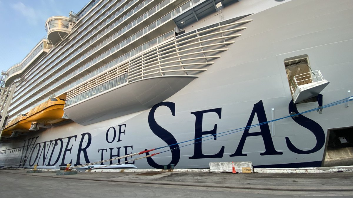 NickWeirShowbiz's tweet photo. A good day today… lots to do, but the right teams are in place. Let’s GO! #WonderoftheSeas #RoyalCaribbeanEntertainment — #Voices, #TapFactory, #TheSeasonsOnIce, #JenniferSinger #inTENse #Jazz #Rock #Latin #ComedyClub #StowawayPiano and so much more,,, https://t.co/nE44ozJOBP