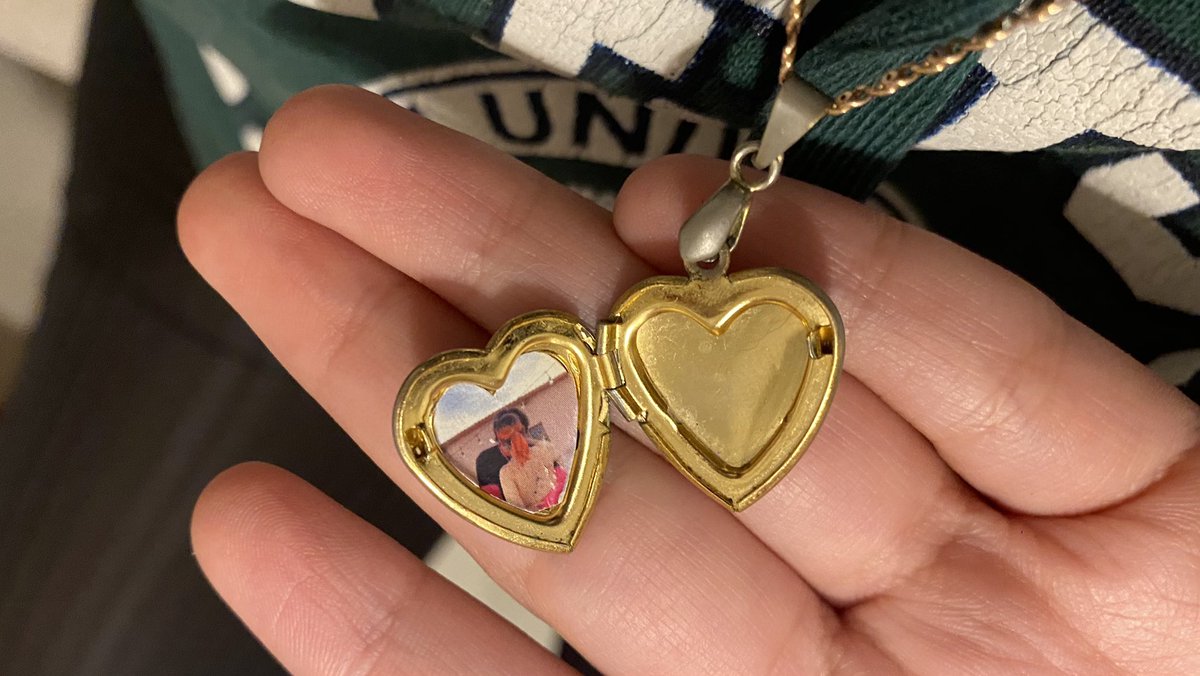 motherofssun's tweet image. no lo tengo tatuado pero si tenemos un match tattoo. &amp;lt;3