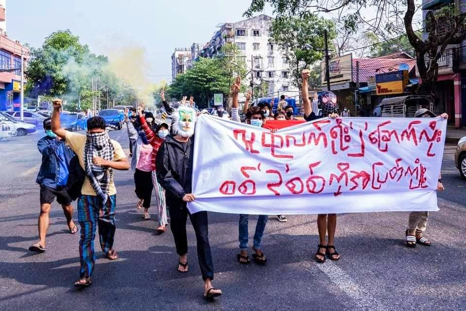 FreddyThaw21's tweet photo. 🇲🇲✊ Youths of #Yangon also joined "222222 Revolution Strike" and showed their "Freedom from Fear"  to against Military Dictatorship.
#WhatsHappeningInMyanmar
#2022Feb22Coup https://t.co/O0lIZw8167